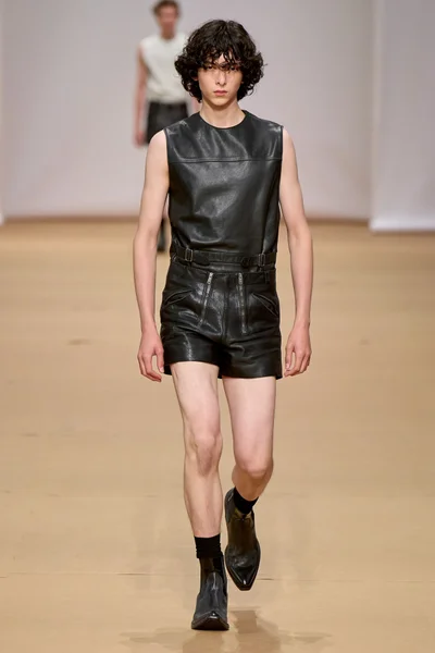 Look 4